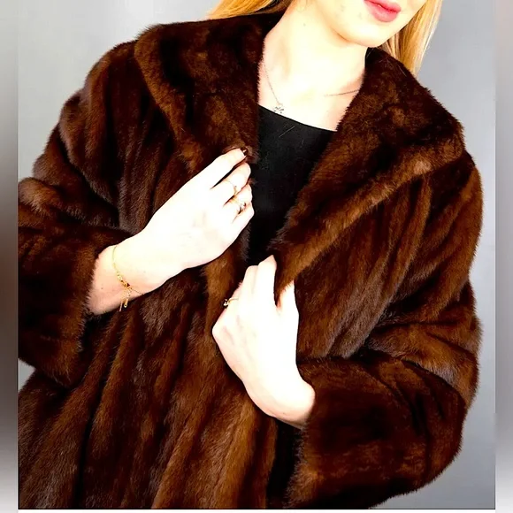 Stunning Flawless Genuine Mink Fur Coat!